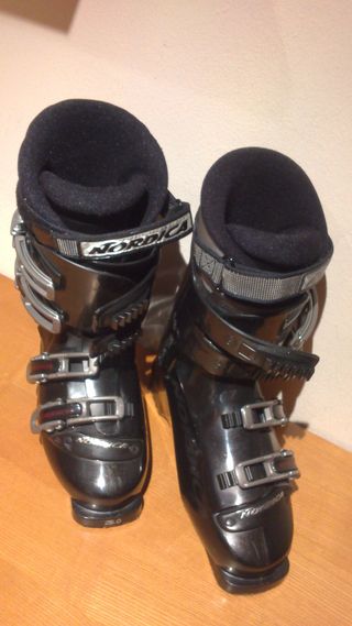 Esquís Rossignol con fijaciones