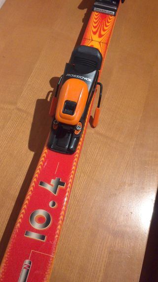 Esquís Rossignol con fijaciones