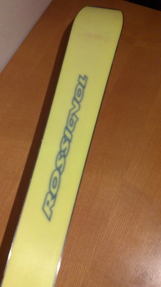 Esquís Rossignol con fijaciones