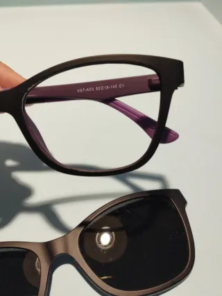 Gafas de graduado negras y moradas Con clip de sol