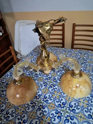 Lampadario in vetro e metallo dorato