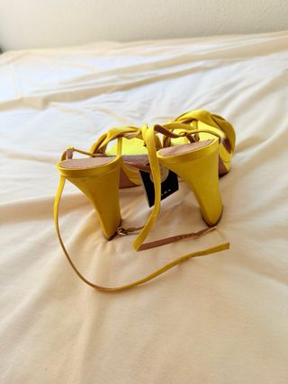 Tacones Zara Amarillos