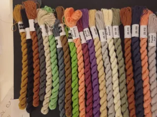 31 Filati per ricamo misti