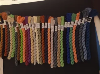 31 Filati per ricamo misti