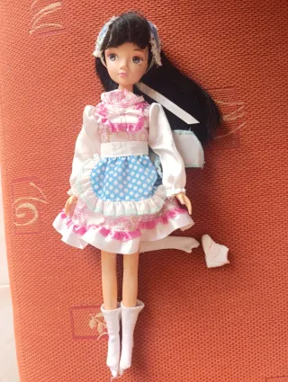 Muñeca KURHN con vestido rosa