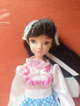 Muñeca KURHN con vestido rosa