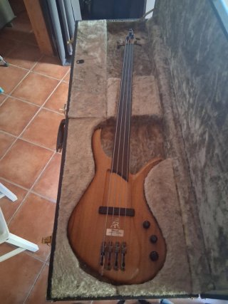 Bajo Ibanez AFR Fretless Japones. Totalmente nuevo