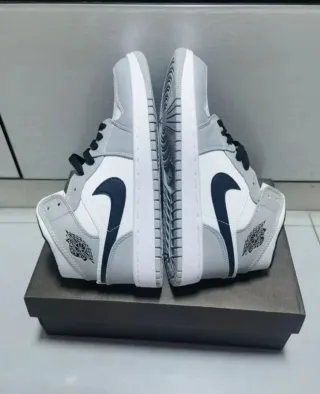 Jordan 1 Mid Gris Blanco Talla 39