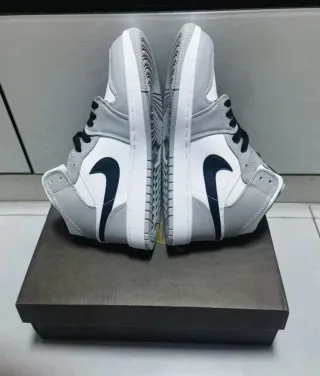 Jordan 1 Mid Gris Blanco Talla 39