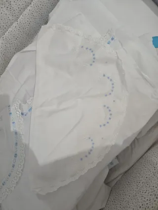 Sábanas para minicuna con encaje