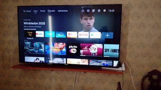 Televisor THL 65 Negro y Plata