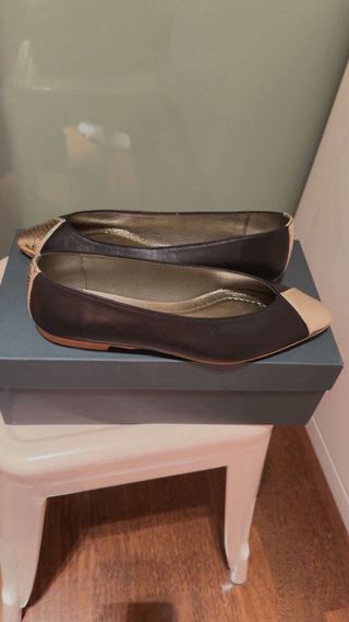 Zapatos piel planos Ganzitos negros y dorados