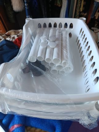 Estantería de plástico blanca