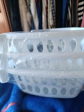 Estantería de plástico blanca