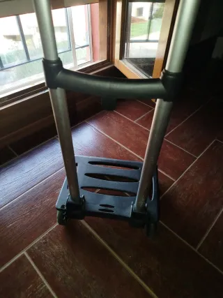 Porta mochilas plateado