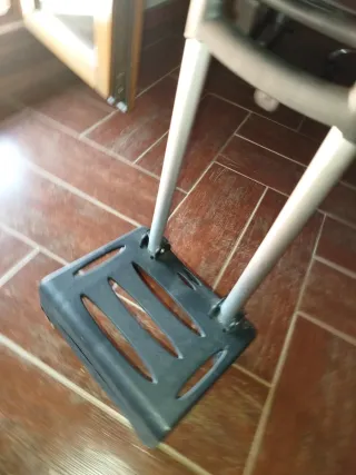 Porta mochilas plateado