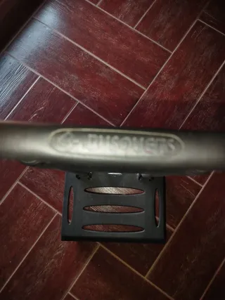 Porta mochilas plateado