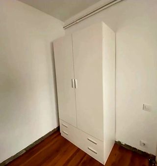 Armario blanco de madera