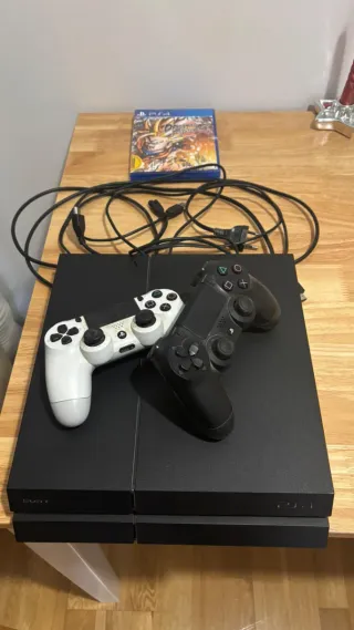PS4 (PlayStation 4) con 2 mandos y juego
