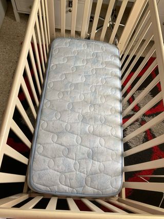 Cuna de bebé color beige