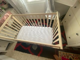 Cuna de bebé color beige