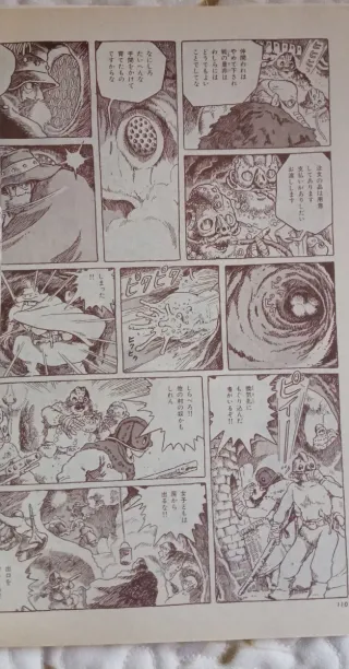 Manga japonés Nausicaä Vol. 2 con dos posters.