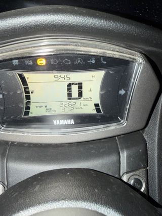 Yamaha NMAX 125 2024 con escape Arrow