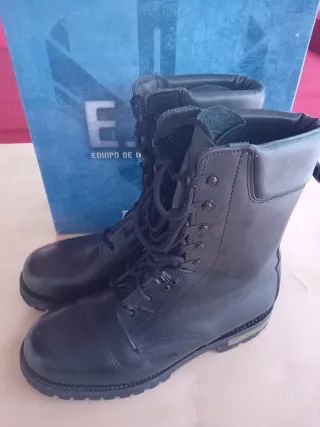 Botas militares negras