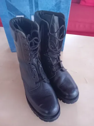 Botas militares negras