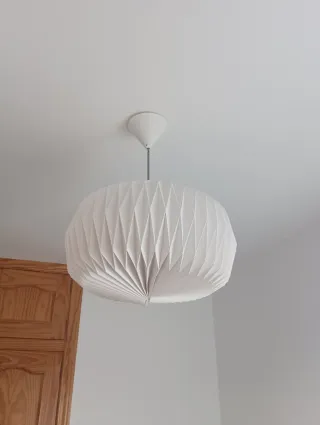 Lámpara de papel blanca