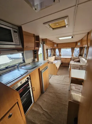 A used UK caravan - Una caravana británica usada