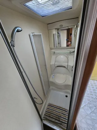 A used UK caravan - Una caravana británica usada