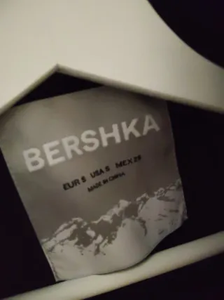 Abrigo de nieve blanco y negro