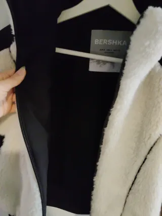 Abrigo de nieve blanco y negro