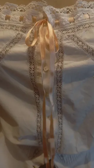 Corpiño Victoriano.