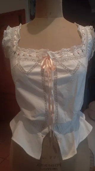 Corpiño Victoriano.