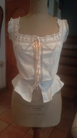 Corpiño Victoriano.