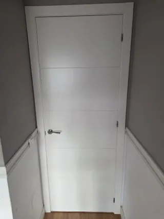 7 puertas blancas todo 350 euros. No separado