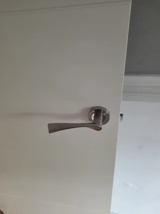 7 puertas blancas todo 350 euros. No separado