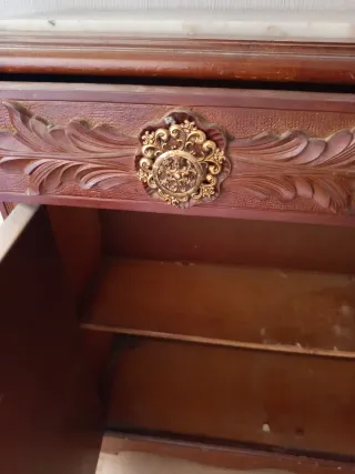 Aparador antiguo de madera