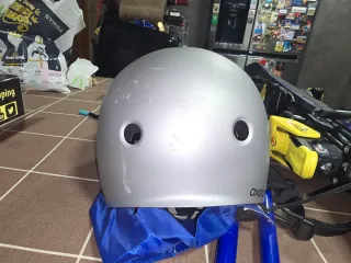 Casco de esquí/patinaje plateado