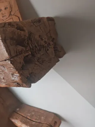 Aparador de madera rústico hecho a mano con vigas