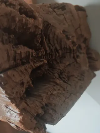 Aparador de madera rústico hecho a mano con vigas