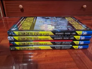 DC Comics.Gotham Central Book 1-4 HC