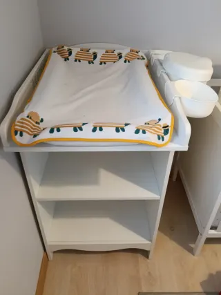 Cuna + cambiador y accesorios