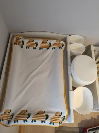 Cuna + cambiador y accesorios