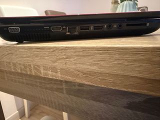 Ordenador portátil HP rojo