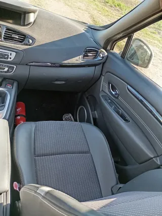 Renault Megane Scenic 2012