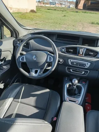 Renault Megane Scenic 2012