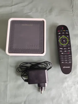 Decodificador Movistar UHD WiFi + Mando